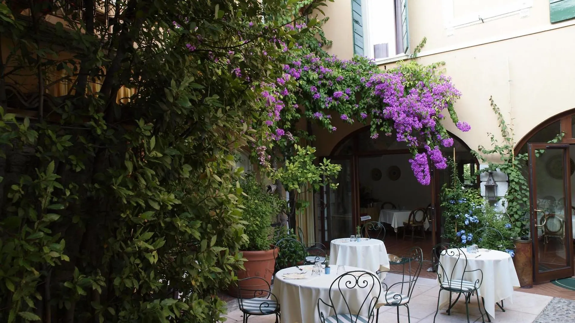 Hotel San Filis San Felice del Benaco 3*,  Italy